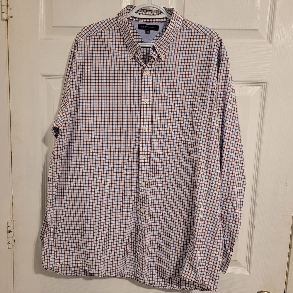 Tommy Hilfiger men's long sleeve button up dress shirt